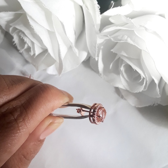 *NEW  Rose Gold diamond stud earings - Picture 2 of 6